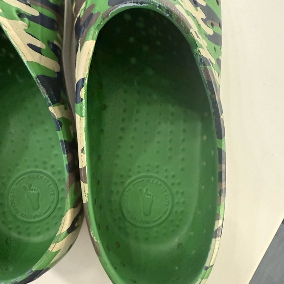 NATIVE Green Cream Camo Print Jefferson Slip On Water Shoes Size 3 Big Kid - Picture 5 of 6